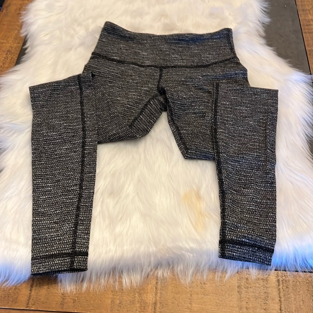 Lululemon leggings size 4! Worn only a handful of time full length and warm!